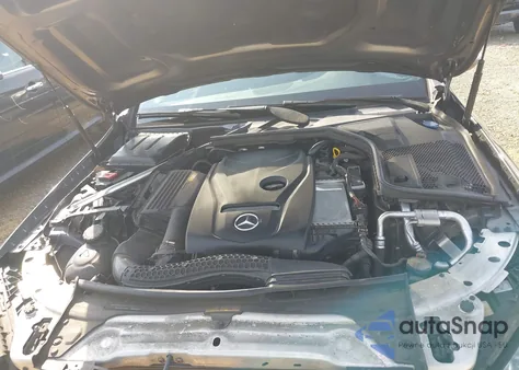 2018 Mercedes-Benz C 300 4Matic z USA, uszkodzony, nr VIN 55SWF4KB3JU278651